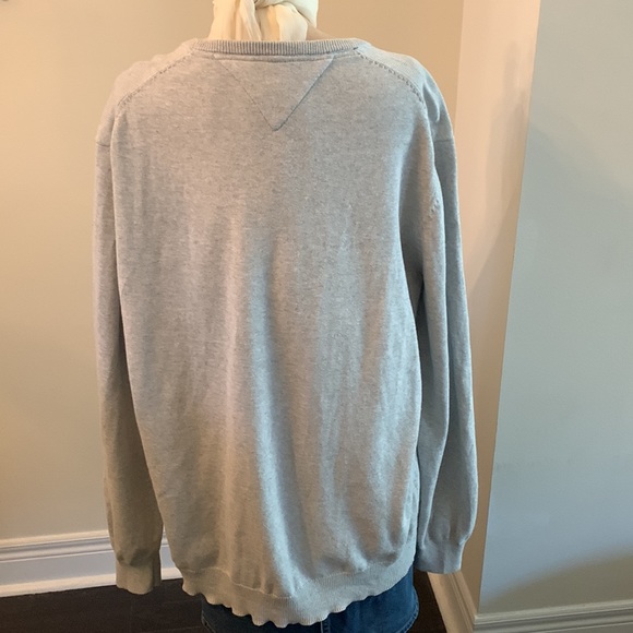Tommy Hilfiger men’s gray sweatshirt style sweater. Like new - Picture 3 of 5